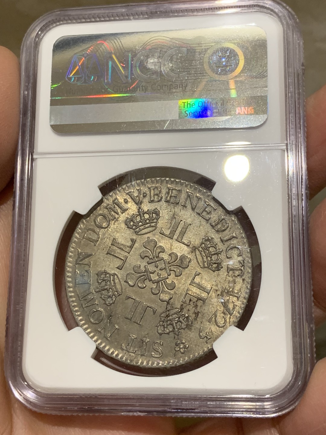 《竞宝斋》第146场-周日，周一 2场 (全场包邮) NGC MS64 法国 1725年 路易十五 年轻头像 埃居大银币 近乎完美的状态！