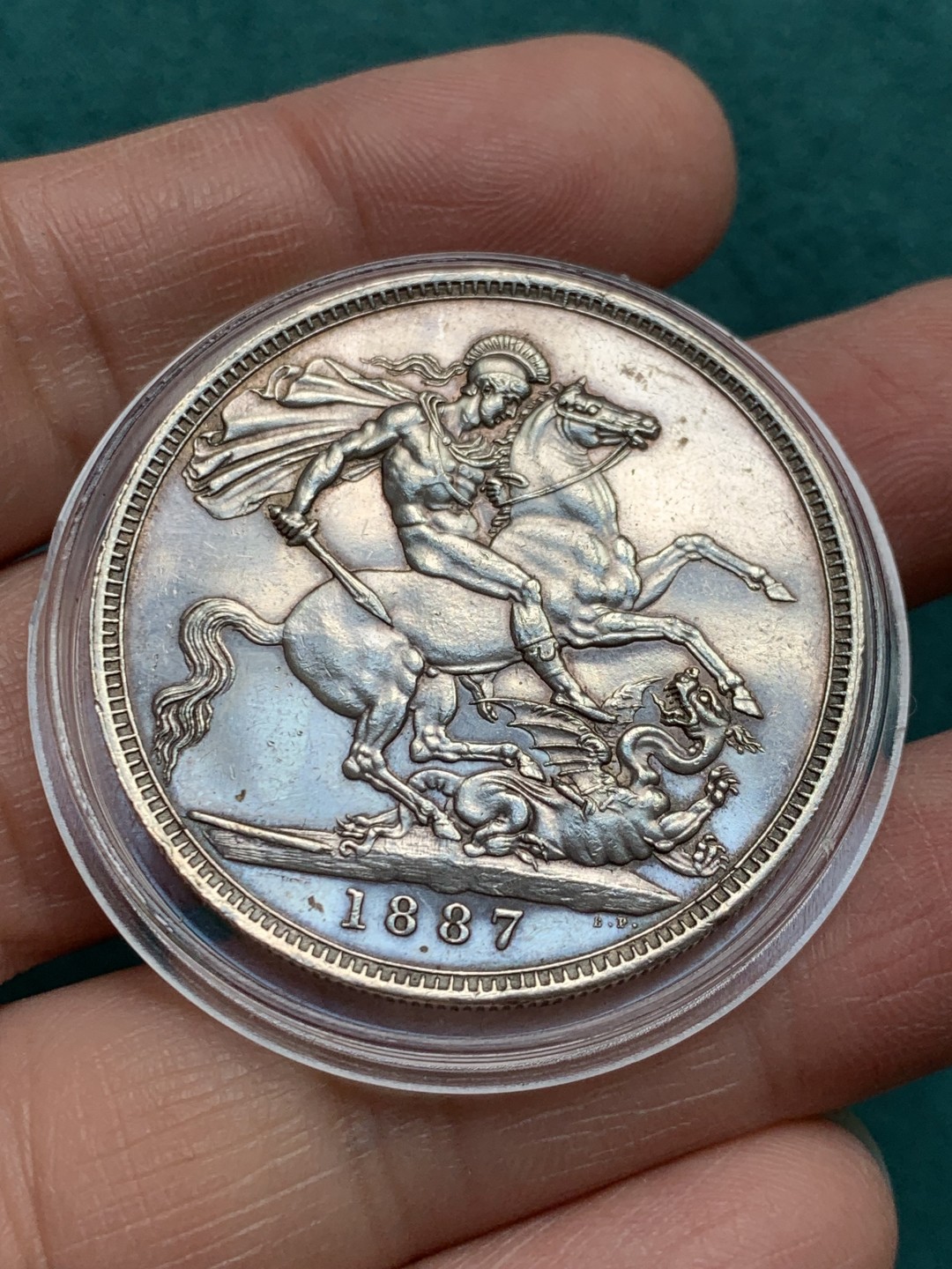 《竞宝斋》第146场-周日，周一 2场 (全场包邮) 英国 1887年 维多利亚女王 高冠版 克朗马剑 大银币 细节好 状态见图