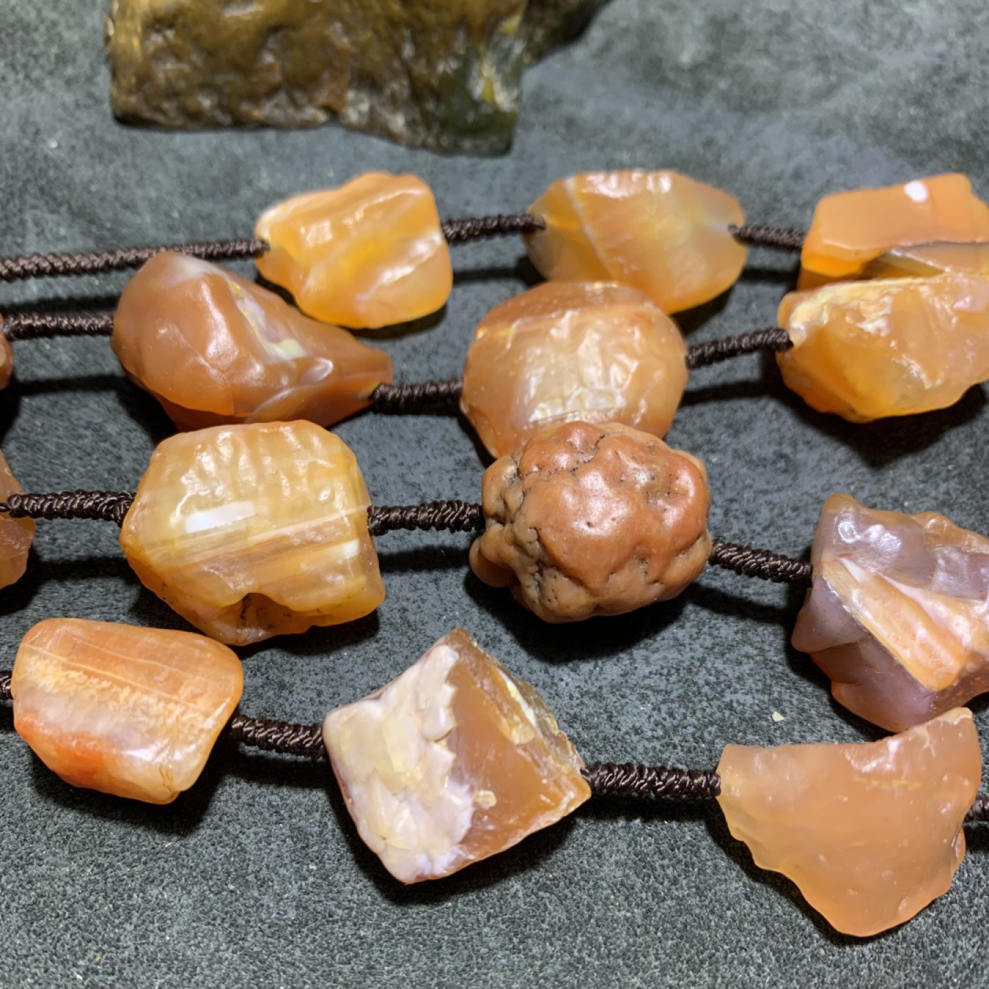 精美戈壁大颗粒樱桃红玛瑙原石项链一条！ 精美戈壁大颗粒樱桃红玛瑙原石项链一条！