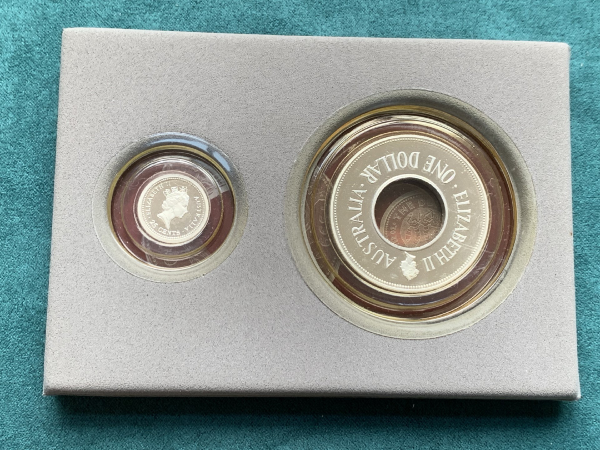 《竞宝斋》第146场-周日，周一 2场 (全场包邮) 澳大利亚1990年子母镶嵌银币 999银 31.9克+7.98克 可以相互配成一枚