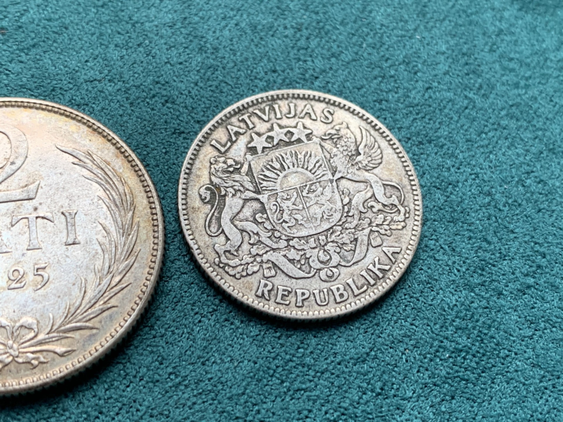 《竞宝斋》第146场-周日，周一 2场 (全场包邮) 拉脱维亚银币一对 1924 年1特拉+1925年 2特拉 原味包浆不错