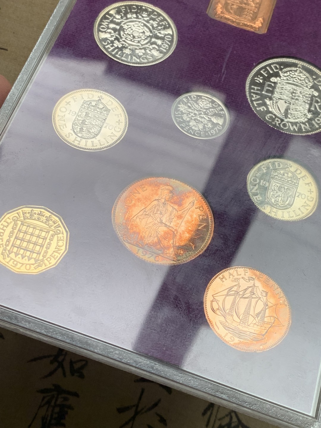 《竞宝斋》第146场-周日，周一 2场 (全场包邮) 英国 1970年 原盒原证 关门年份 英国12进制精制套币 最后一套12进制英国套币 随后发行的套币均为10进制新便士体系