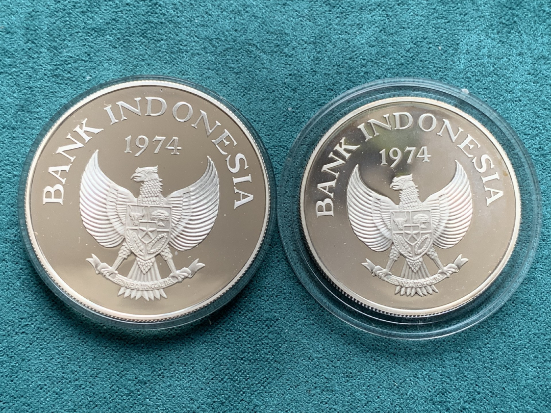 《竞宝斋》第146场-周日，周一 2场 (全场包邮) 印度尼西亚1974年2000－5000卢比精制动物银币一对，发行量稀少