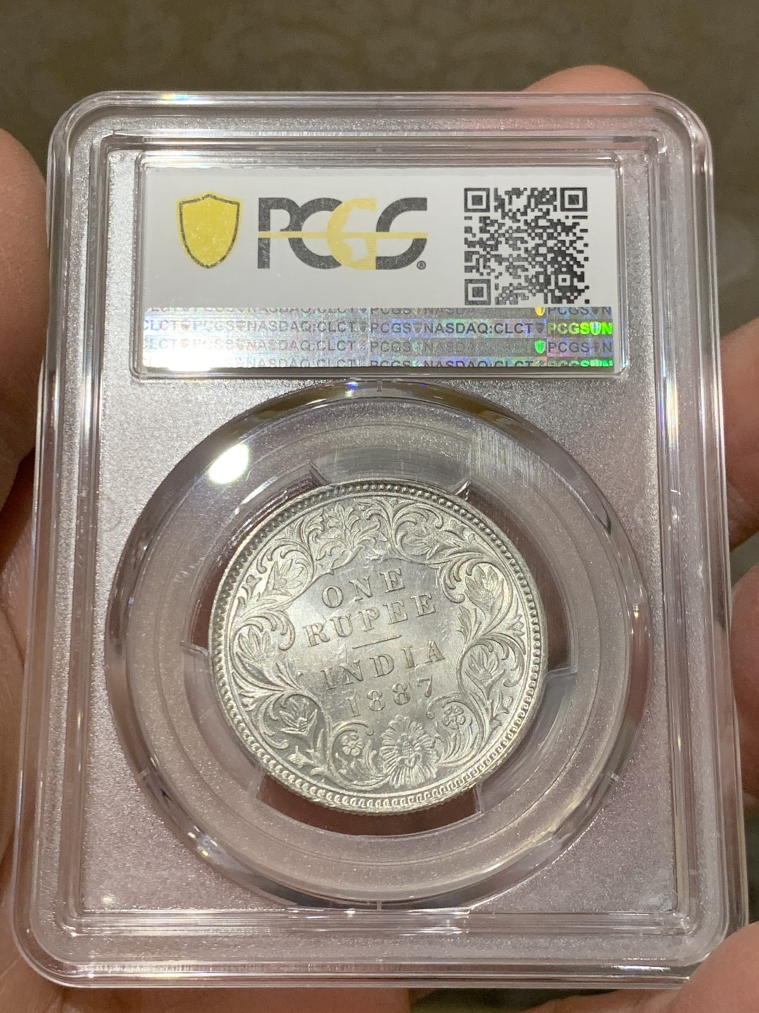 《竞宝斋》第146场-周日，周一 2场 (全场包邮) PCGS-MS63 英属印度1887 维多利亚（小维）卢比 卷拆原光，品相完美