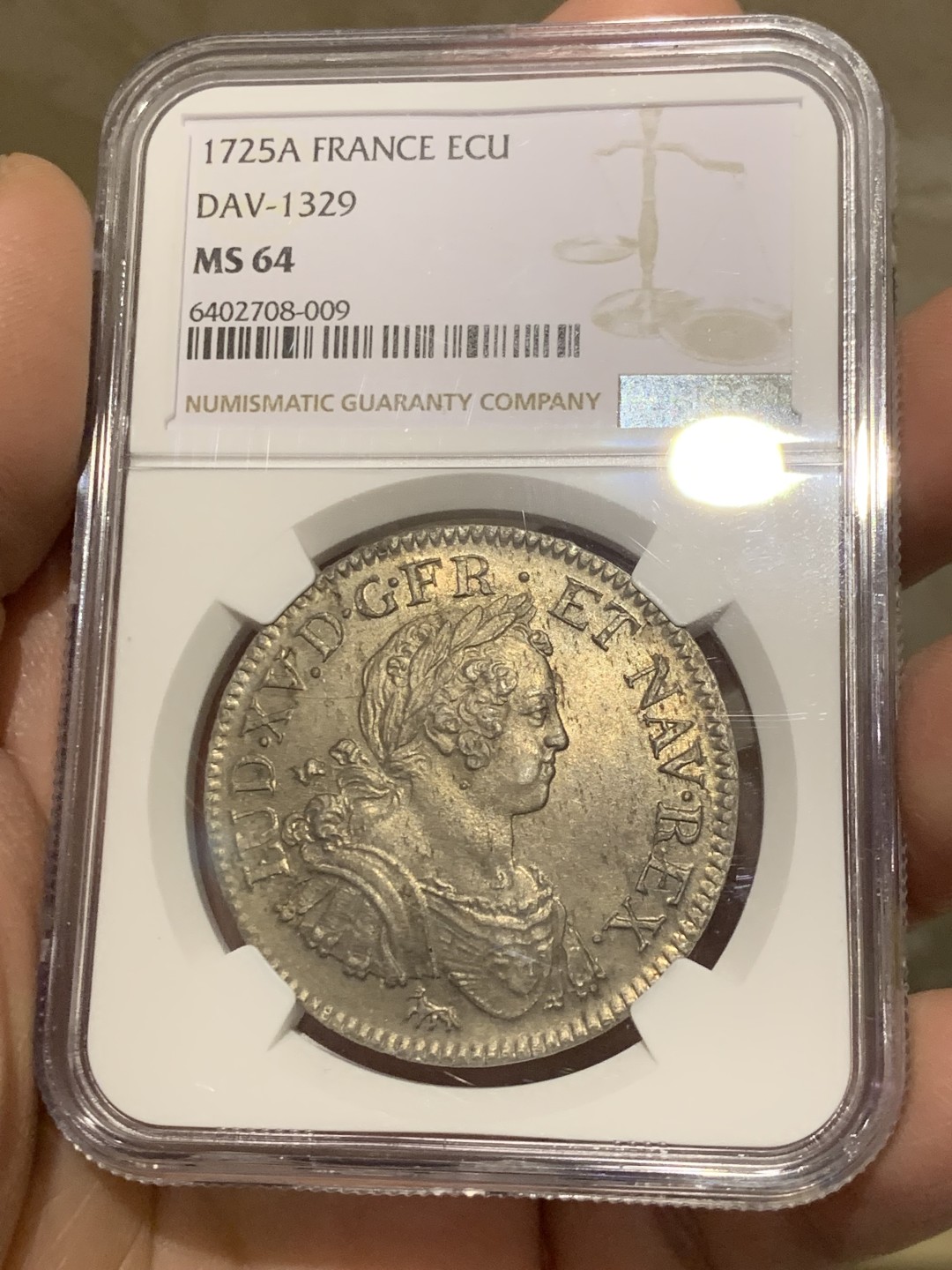 《竞宝斋》第146场-周日，周一 2场 (全场包邮) NGC MS64 法国 1725年 路易十五 年轻头像 埃居大银币 近乎完美的状态！