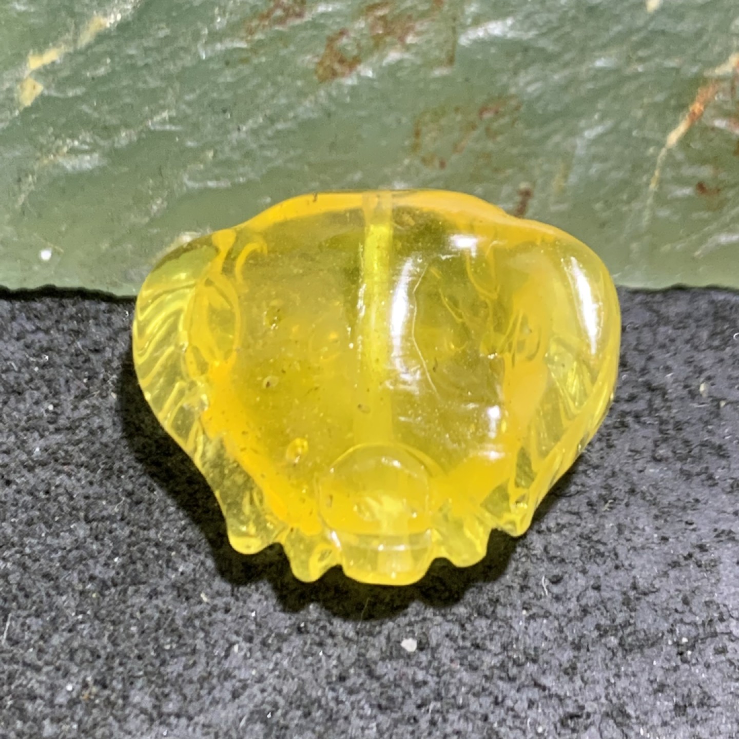 精美天然蜜蜡雕刻大象随形背云一个，
