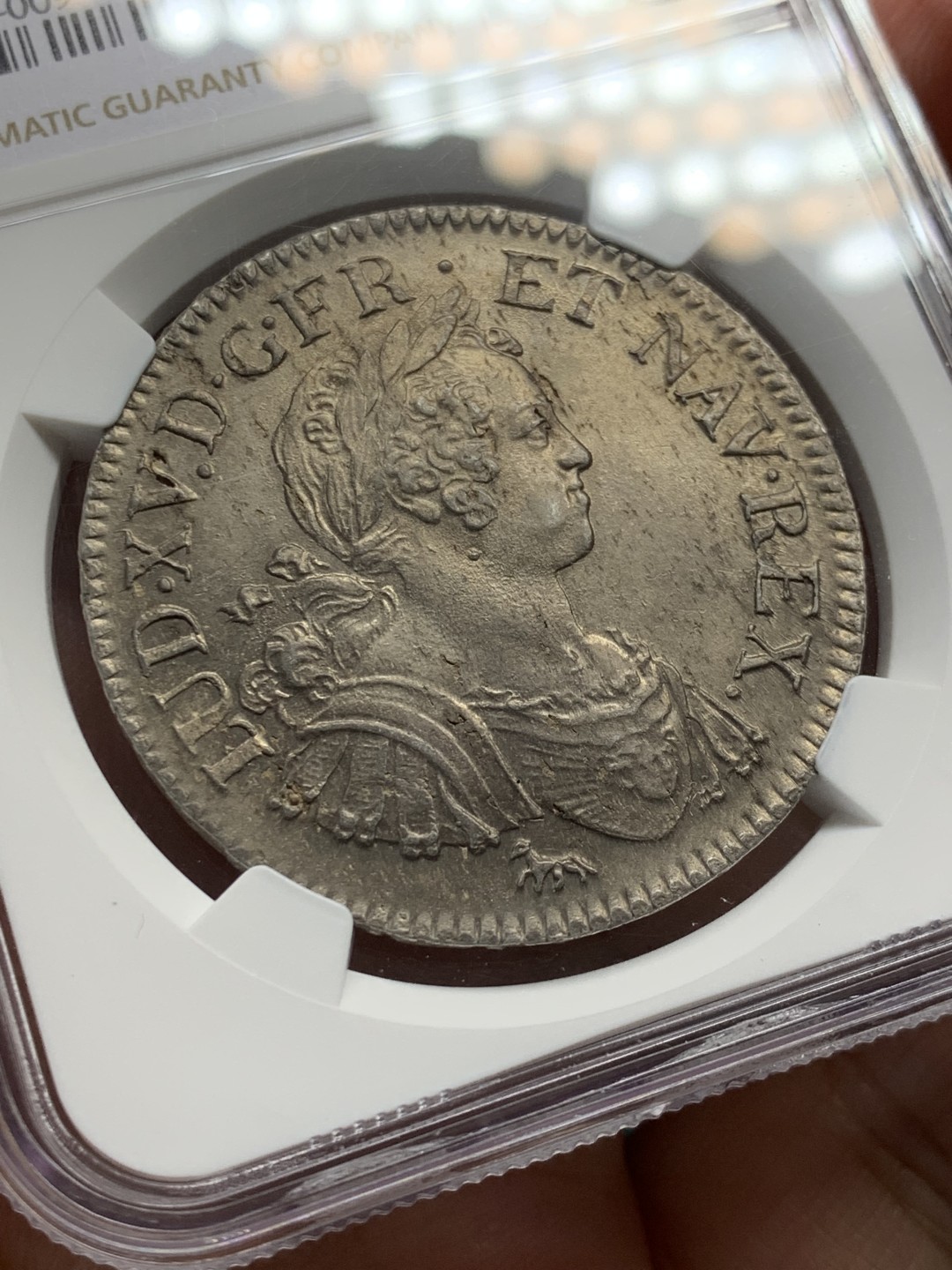 《竞宝斋》第146场-周日，周一 2场 (全场包邮) NGC MS64 法国 1725年 路易十五 年轻头像 埃居大银币 近乎完美的状态！