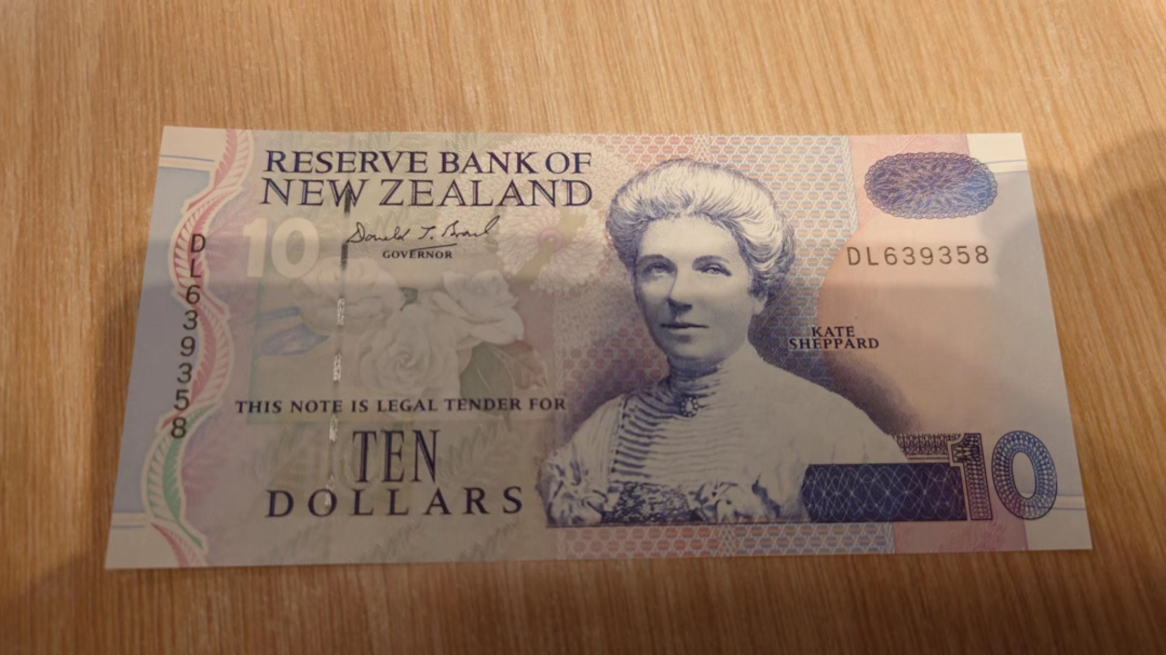 【世界钱币收藏】精选微拍第57期暨2023年第四期 裸钞专场 1992年新西兰10元纸币 全新绝品无47尾号358