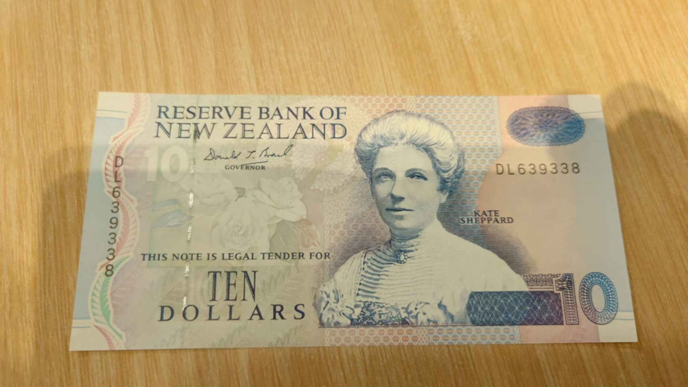 【世界钱币收藏】精选微拍第57期暨2023年第四期 裸钞专场 1992年新西兰10元纸币 全新绝品无47尾号338