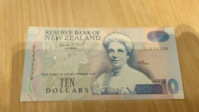 【世界钱币收藏】精选微拍第57期暨2023年第四期 裸钞专场 1992年新西兰10元纸币 全新绝品无47尾号338