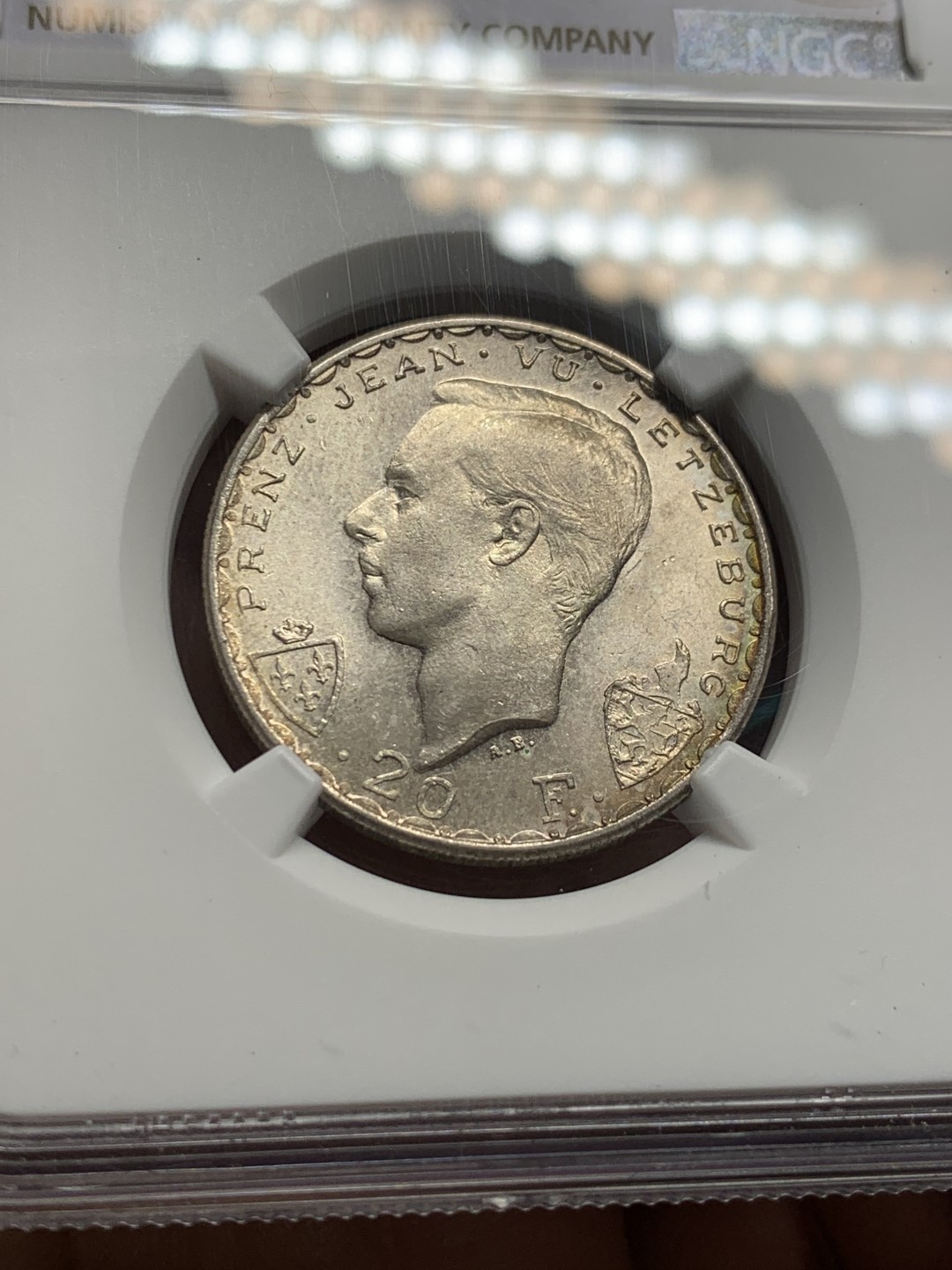 《竞宝斋》第146场-周日，周一 2场 (全场包邮) NGC-MS64 卢森堡1946年 马剑20法郎银币 顶级品相