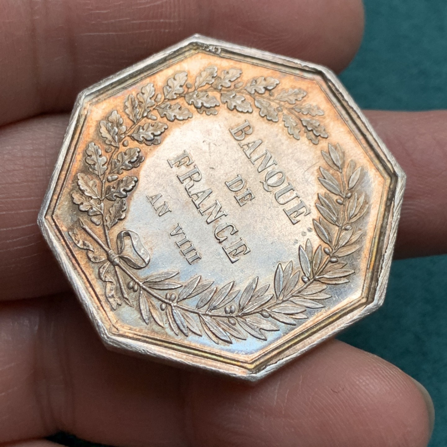 《竞宝斋》第146场-周日，周一 2场 (全场包邮) 法国 1860-1879 法兰西银行银质八角代币   重量：24.8gr 36.5mm 边铭：蜜蜂+银标