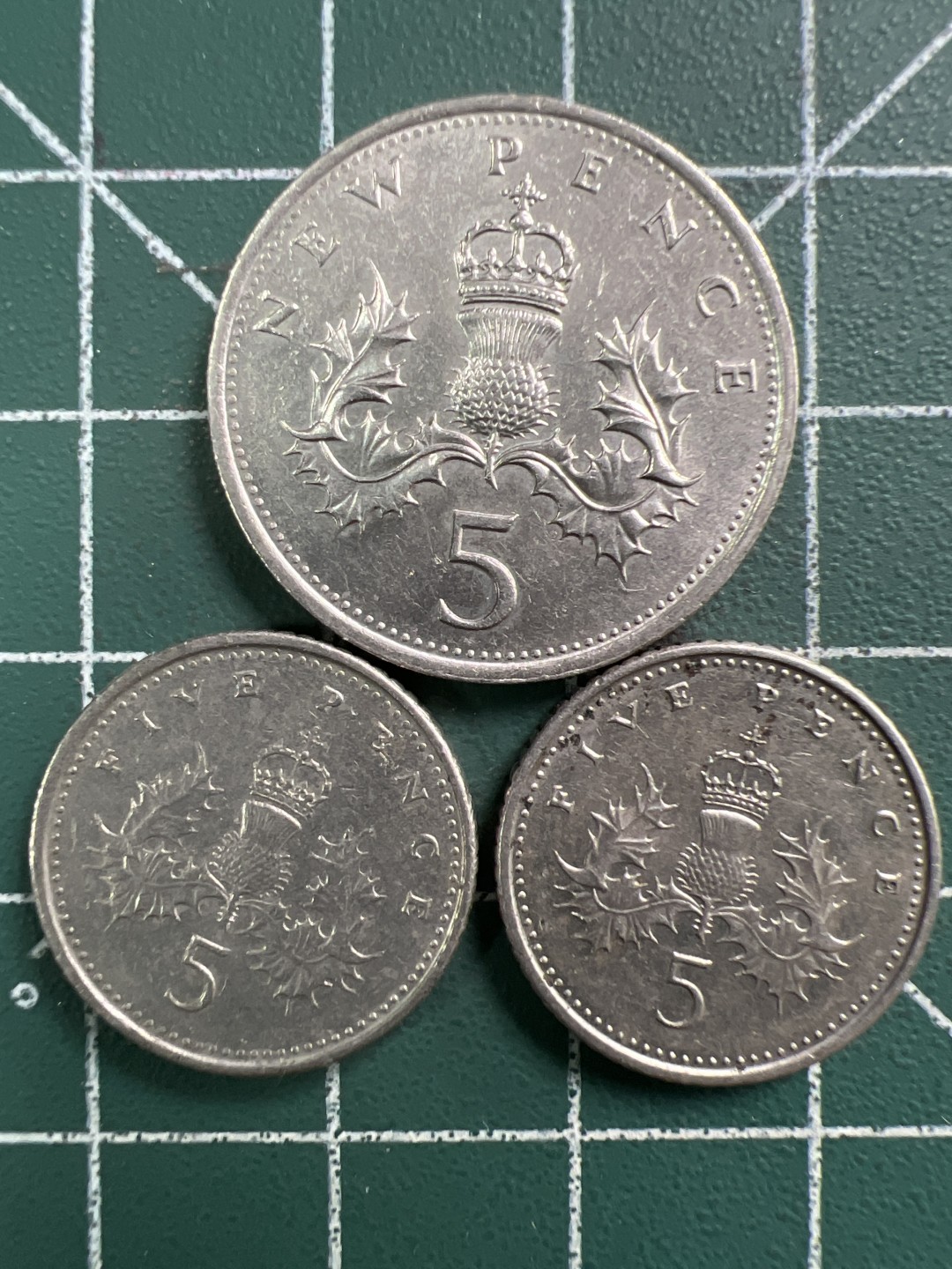 泡泡堂微拍第一百〇三幕硬币捡漏可累计专场👿👿，累计满二十元包邮，接受代拍业务 英国5便士三枚