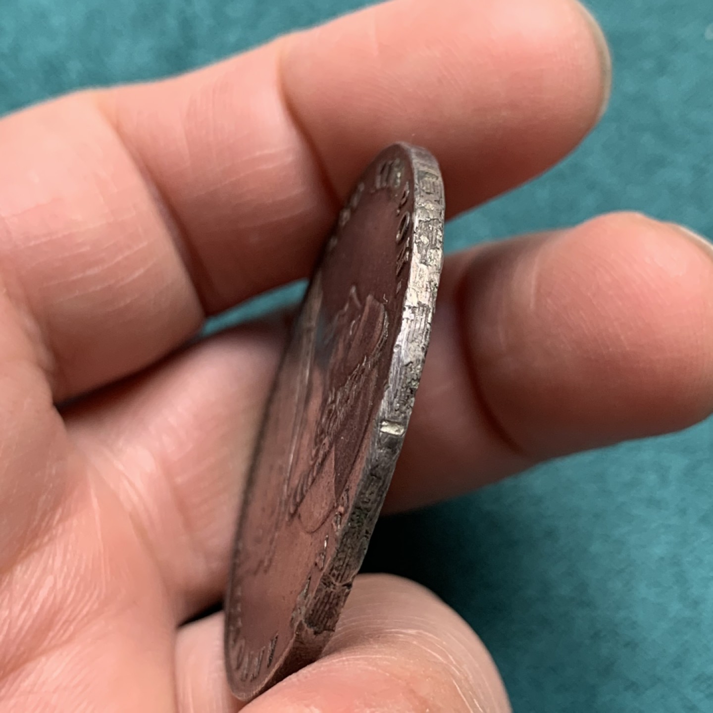 《竞宝斋》第146场-周日，周一 2场 (全场包邮) 梵蒂冈 1825年 教皇国 斯库多大银币，重量26.2g，黑泛彩 有焊接痕迹 细节见图