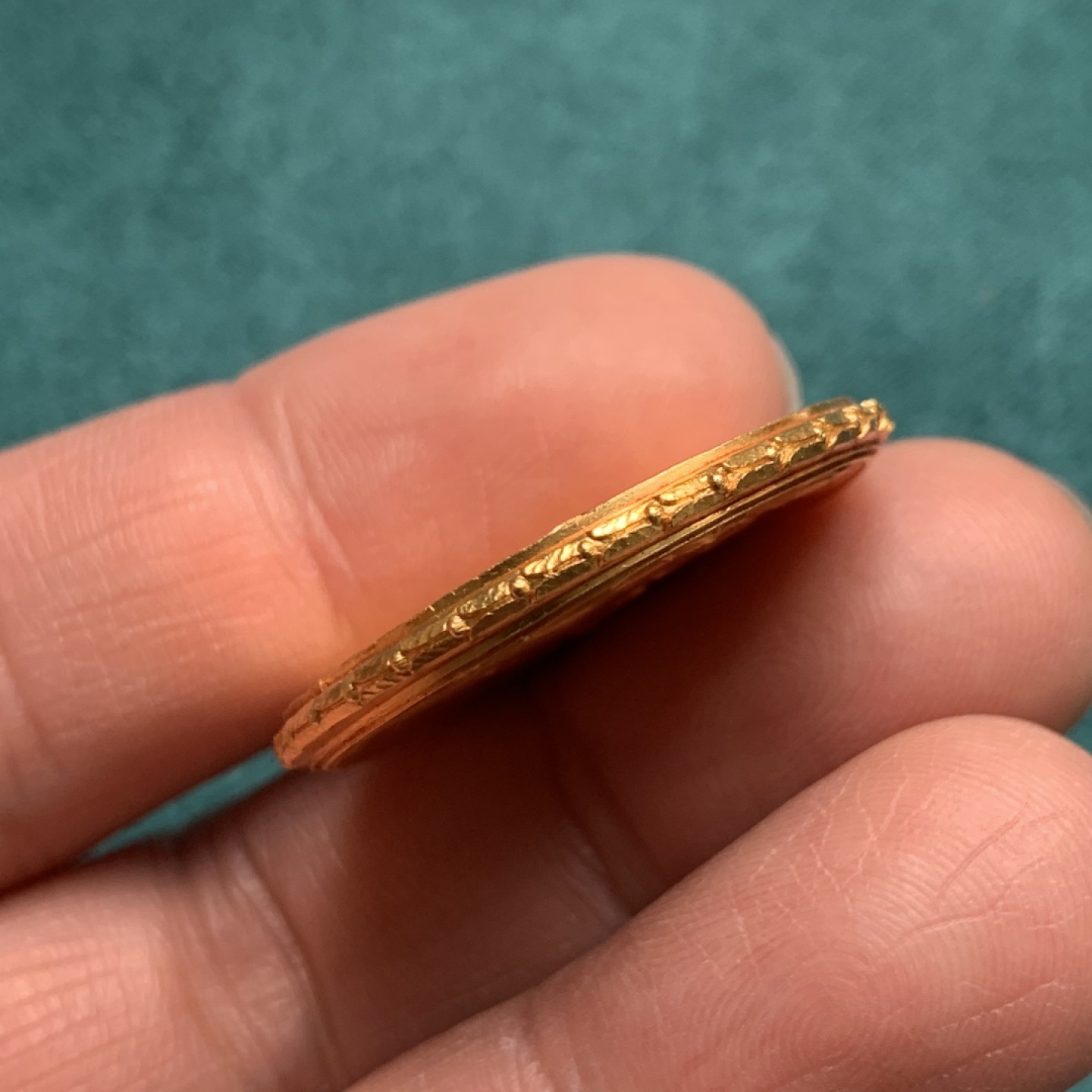 《竞宝斋》第146场-周日，周一 2场 (全场包邮) 1920-1930年代 瑞士射击节 300米步枪射击纪念银镀金纪念章，发行量小于500枚，重量14.7克。直径30MM 细节见图