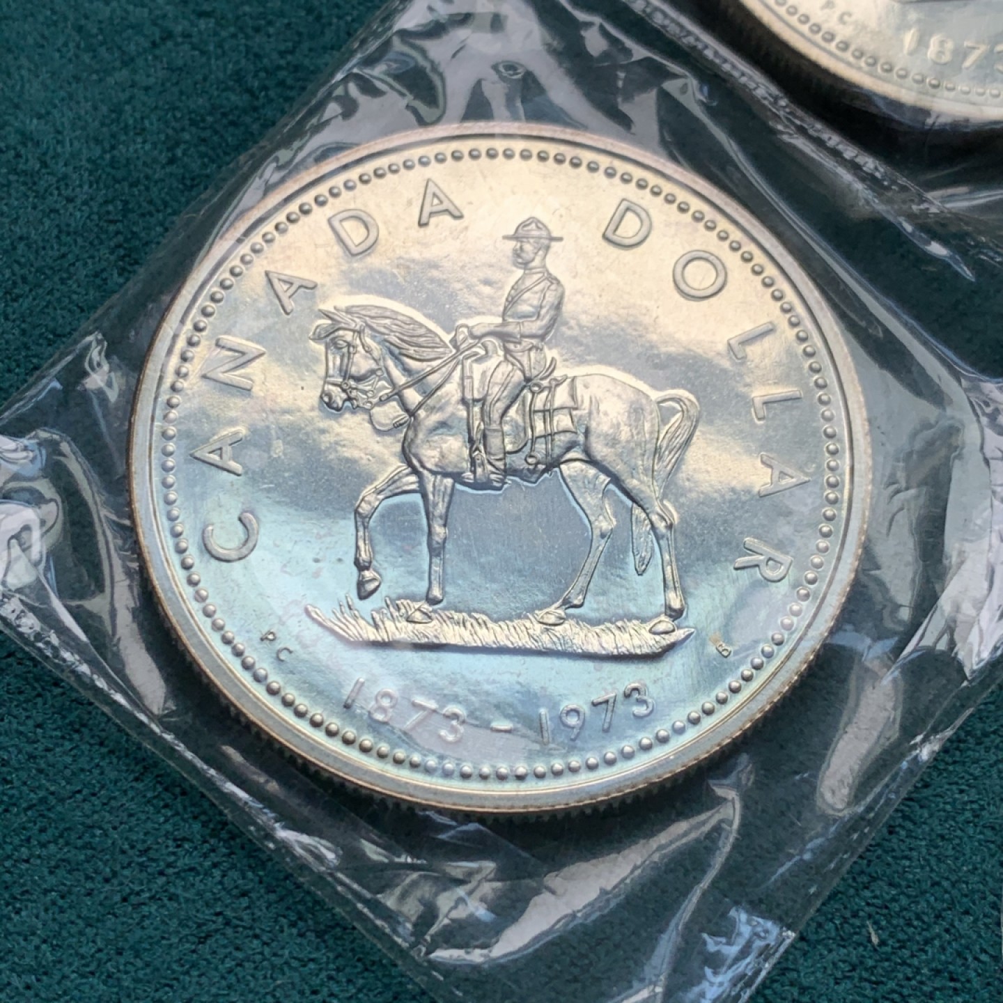 《竞宝斋》第146场-周日，周一 2场 (全场包邮) 原袋 完美好品相加拿大骑警大银币三枚，一共69.96g