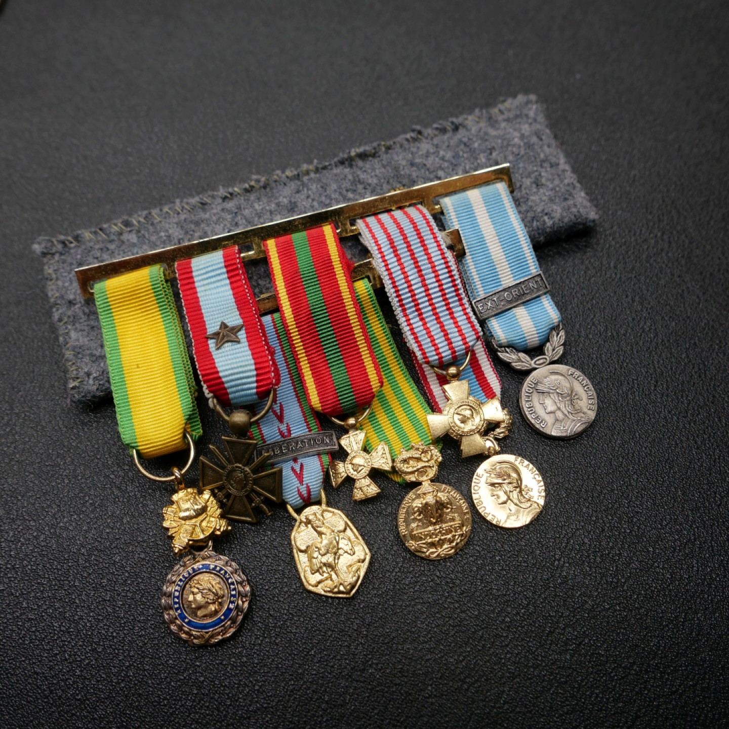 勋章奖章交易所3月25日拍卖 法国迷你奖章联排一组