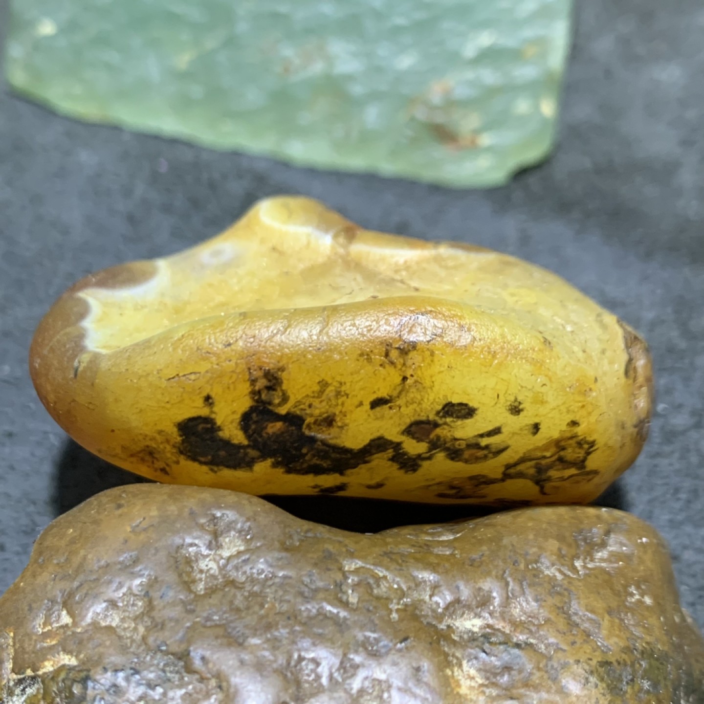 精美天然马达加斯加玛瑙原石把件，摆件一个，