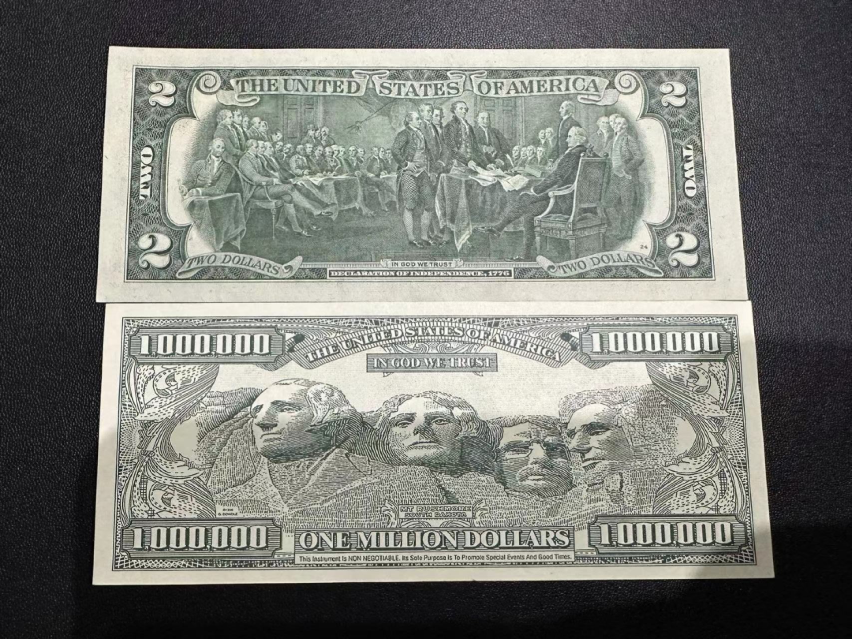 《外钞收藏家》第二百五十三期（德法意专场） 美国1976年绿色库印贴邮2美元、自由女神百万美元 全新