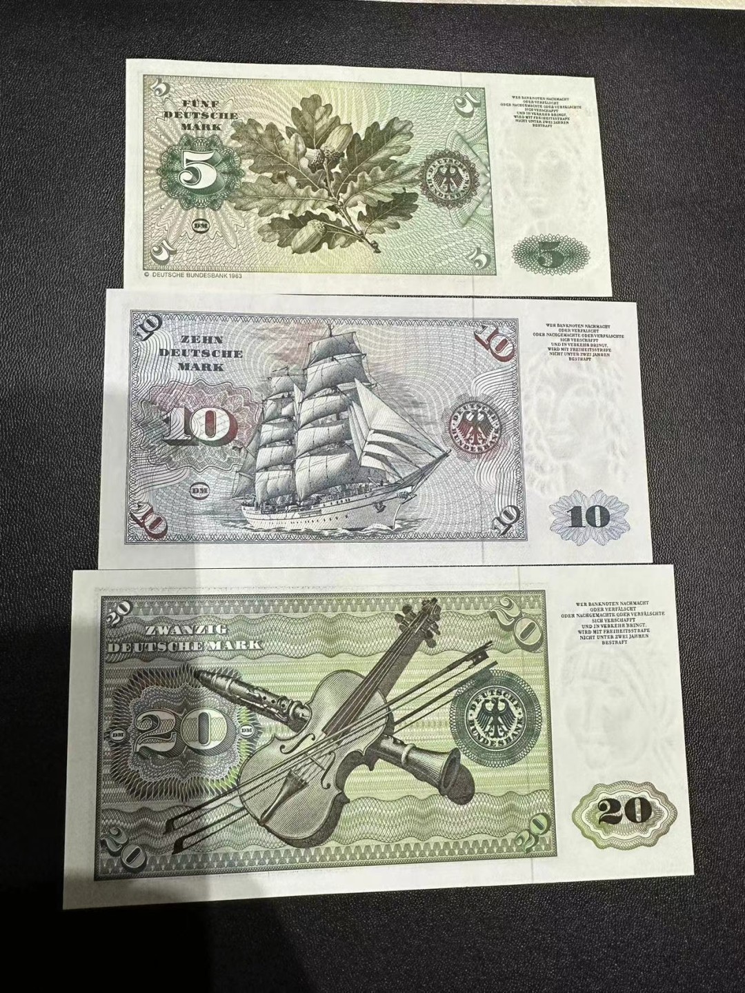 《外钞收藏家》第二百五十三期（德法意专场） 联邦德国1970-1980年小套3枚，5/10/20马克 全新UNC