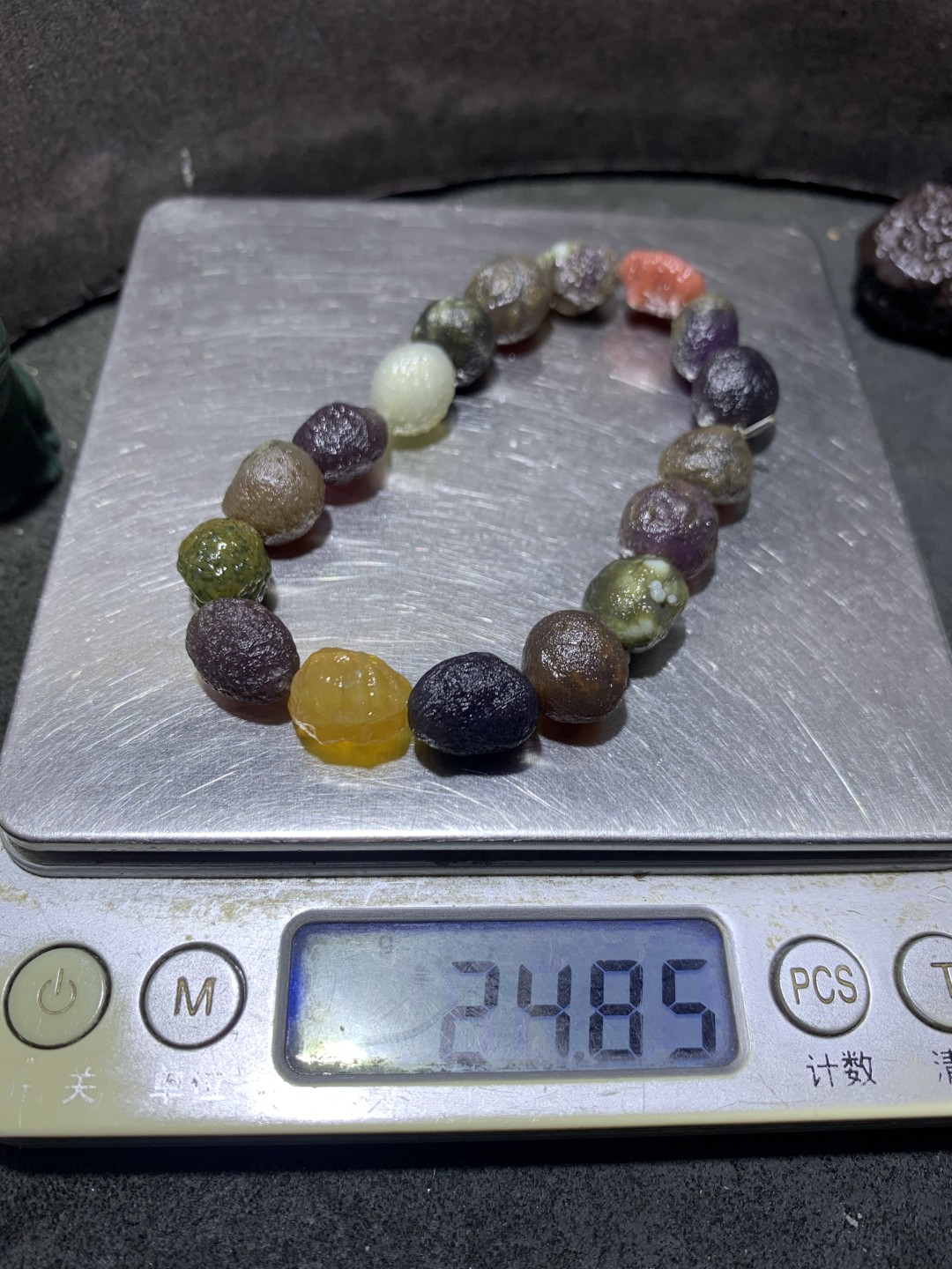 精美阿拉善紫罗兰系多宝筋脉石原石手串一条，