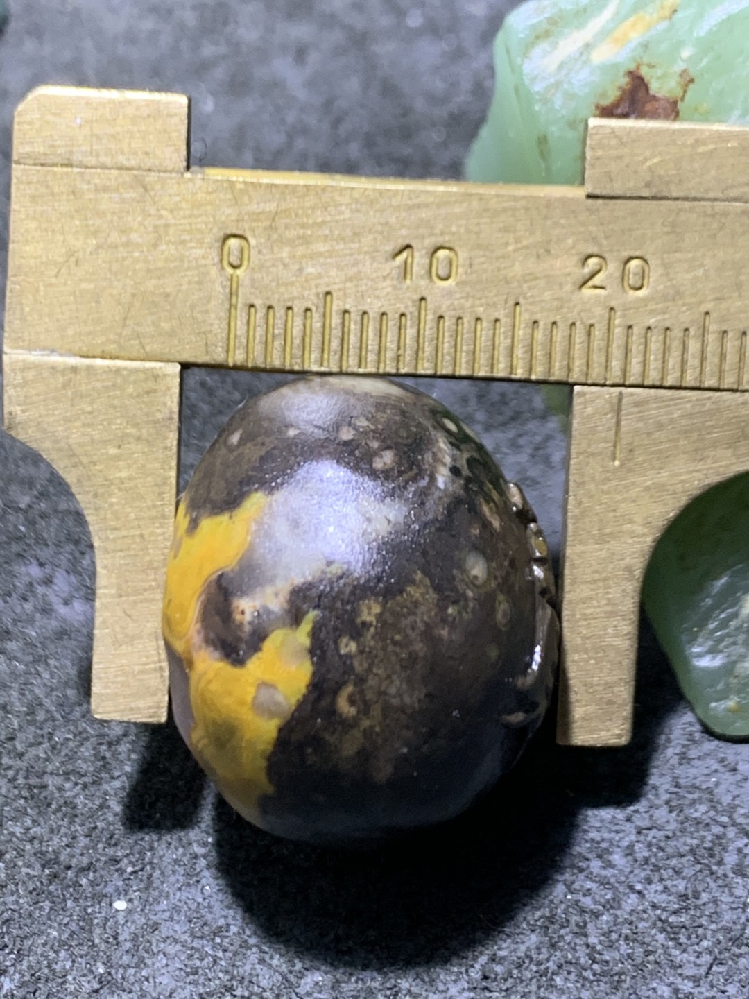 精美原皮冰飘晶洞亚光天眼纹战国红玛瑙手工雕刻宝字吊坠一个