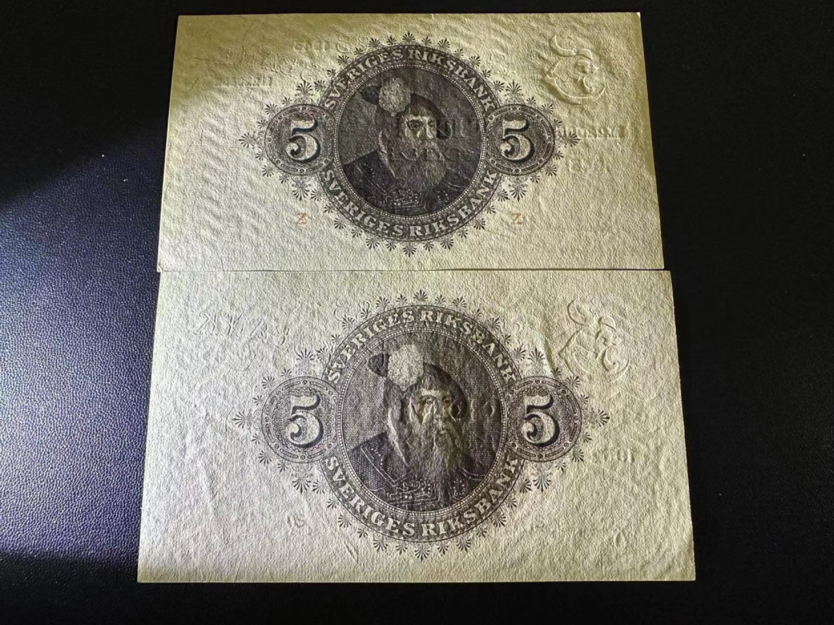 《外钞收藏家》第二百五十四期（连拍第二场） 瑞典1943、1952年5克朗 两张 UNC- 角不绝