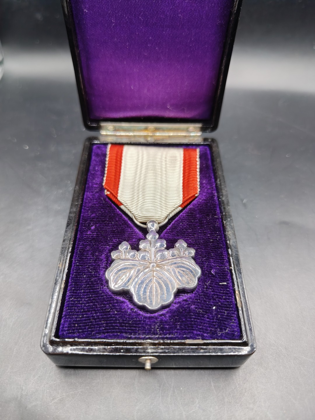 全场0元起拍 第41期 咸鱼国勋章拍卖专场 3月26日（周日）下午6：00开始 日本二战时期白色桐叶章 银制