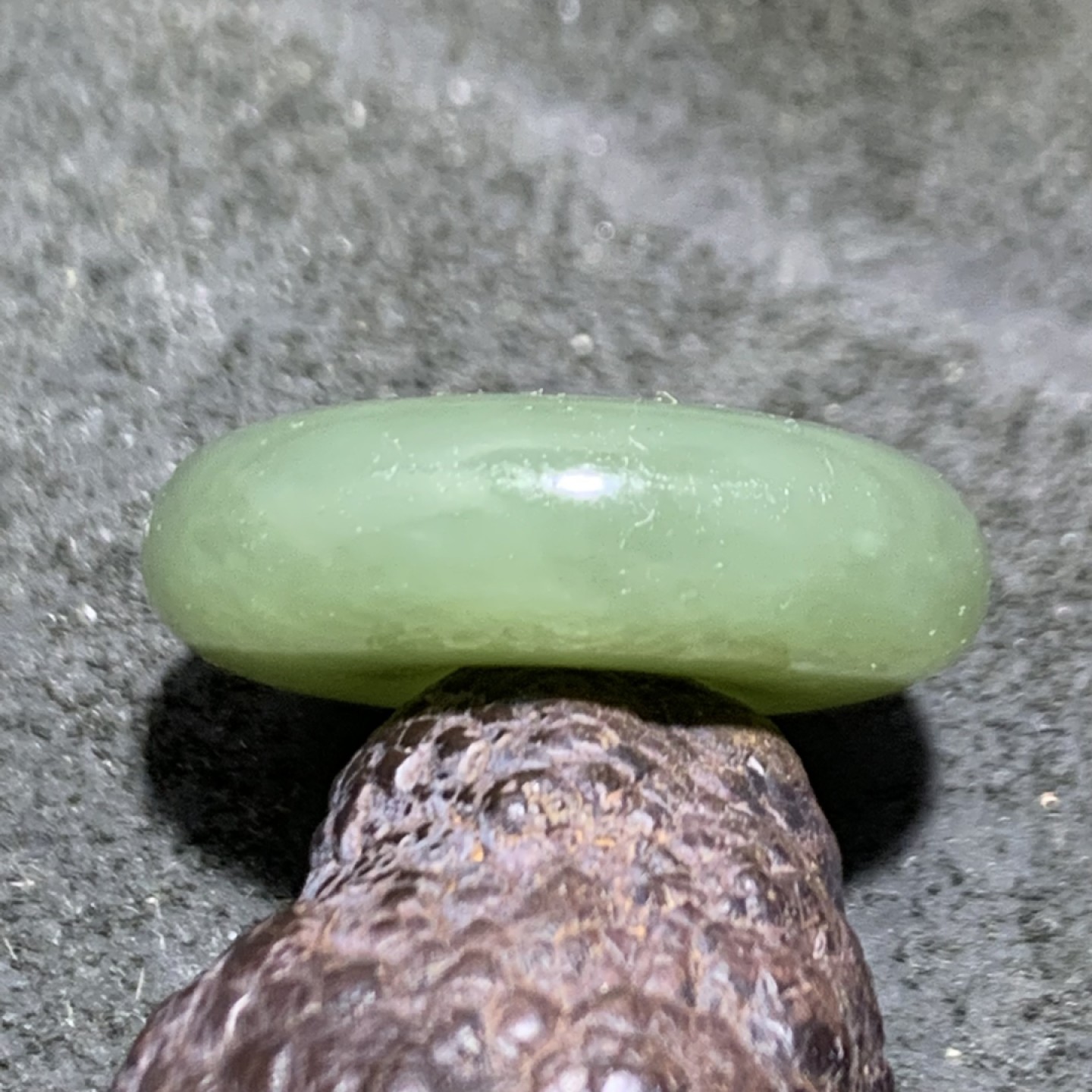 天然青海料和田玉平安扣吊坠一个