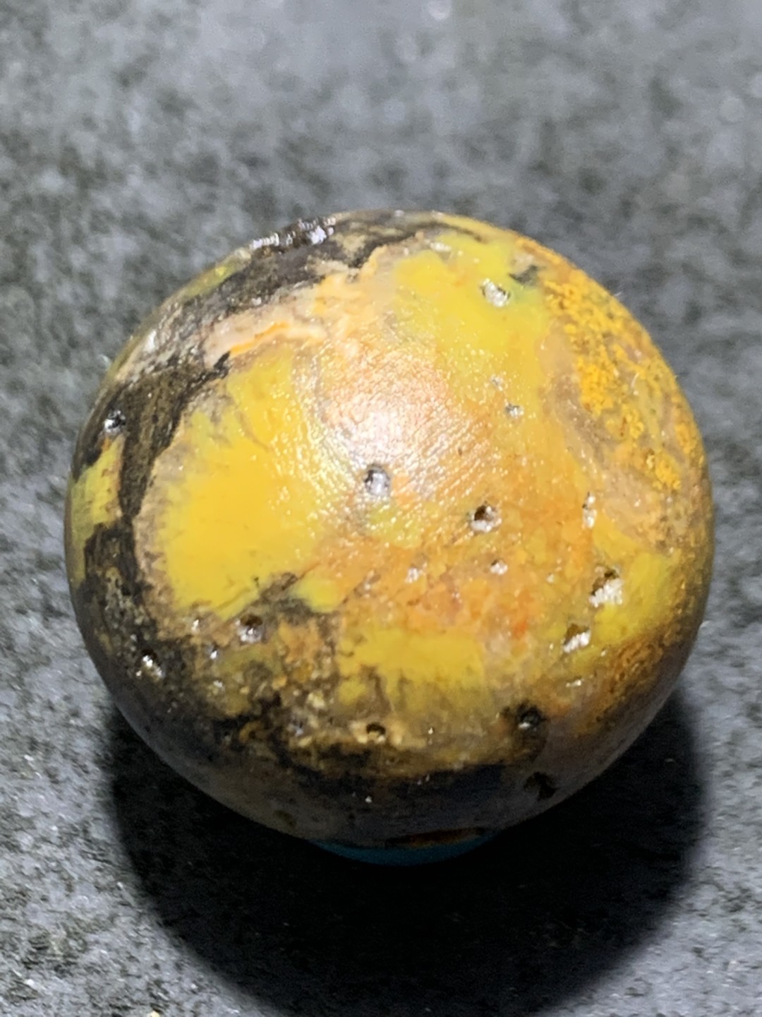 精美亚光草花纹原皮战国红玛瑙手工雕刻佛字单珠一颗！