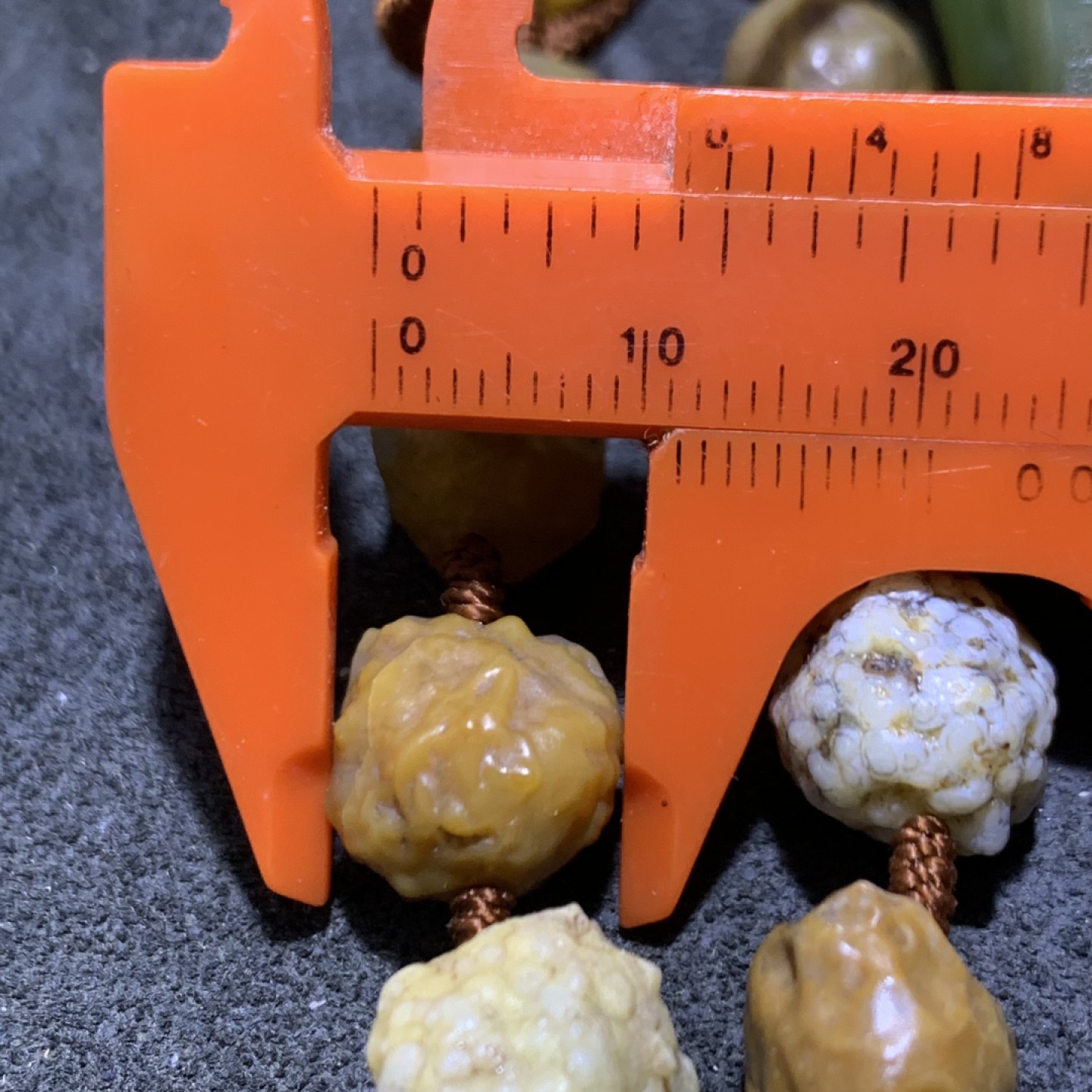 精美戈壁老料筋脉石原石项链一条！