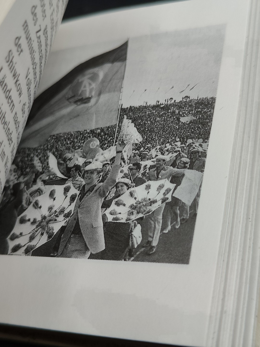 全场0元起拍 第41期 咸鱼国勋章拍卖专场 3月26日（周日）下午6：00开始 东德fdj青年团袖珍书 彩页350页左右