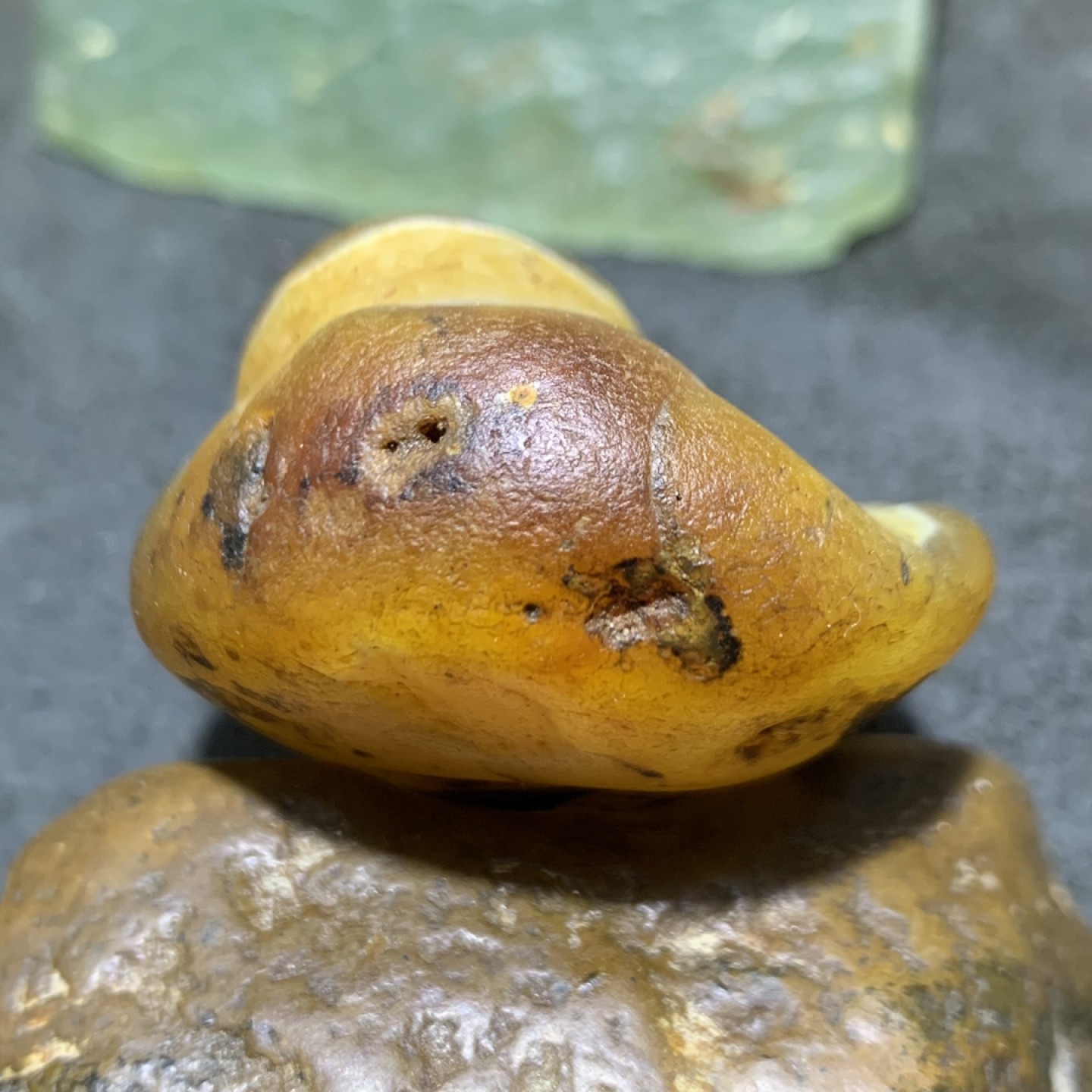 精美天然马达加斯加玛瑙原石把件，摆件一个，