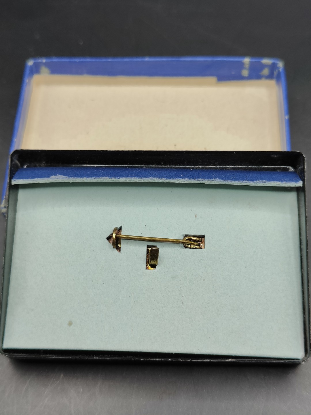 全场0元起拍 第41期 咸鱼国勋章拍卖专场 3月26日（周日）下午6：00开始 东德集体劳动积极称号奖章两次获得 早期珐琅版