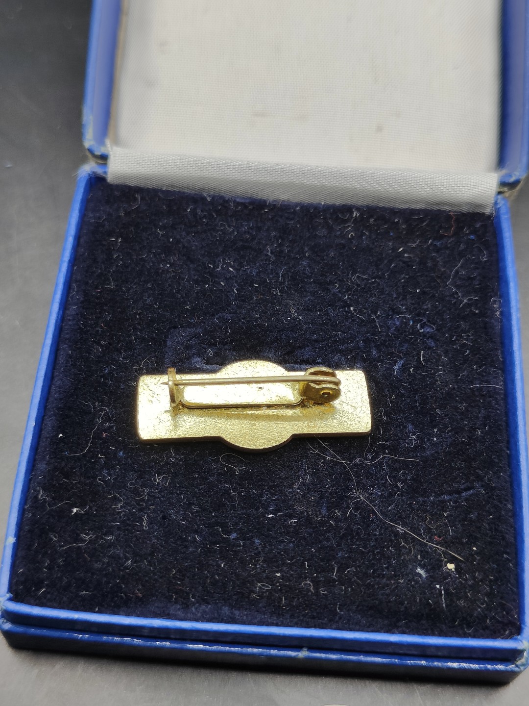 全场0元起拍 第41期 咸鱼国勋章拍卖专场 3月26日（周日）下午6：00开始 东德奖章 纸皮盒