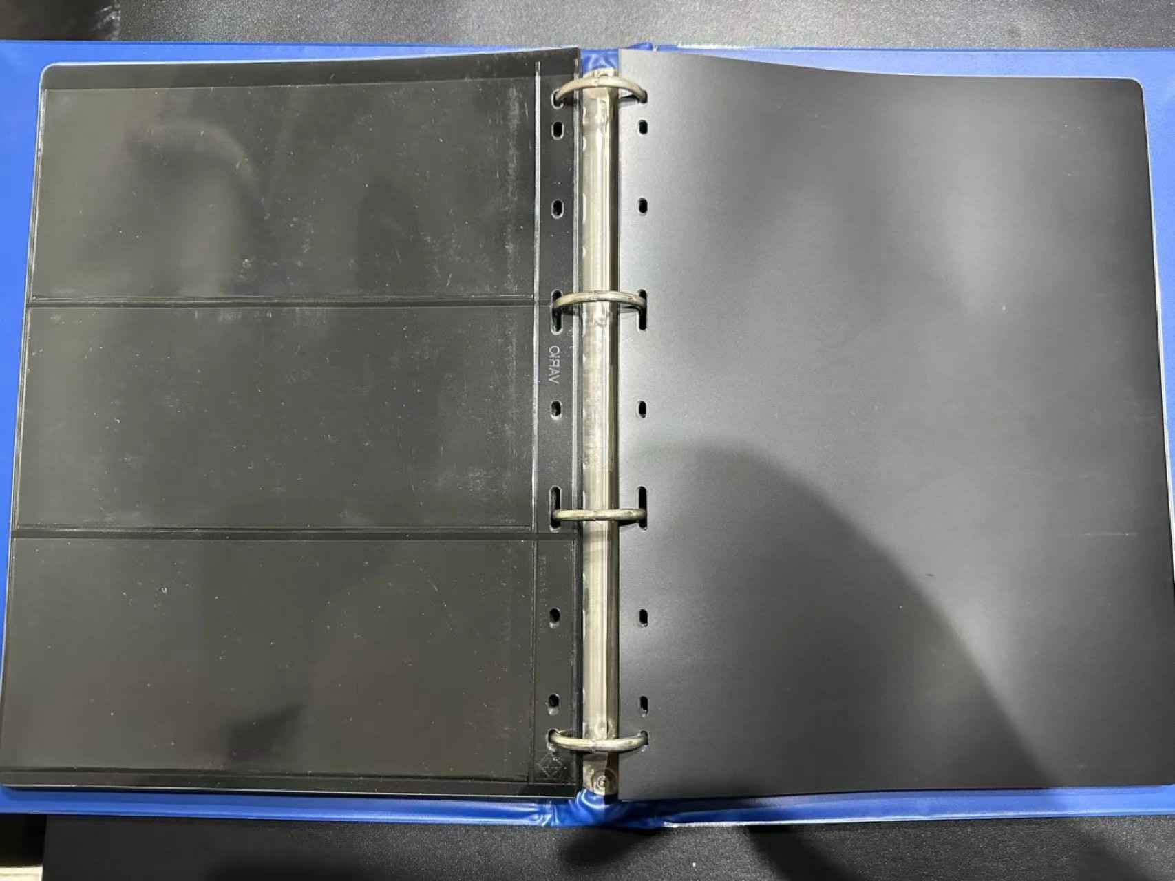 《外钞收藏家》第二百五十三期（德法意专场） 德国蓝色灯塔收藏册，带单格+2格+3格透明页+黑色分隔页（1页+10页+19页+31页），二手