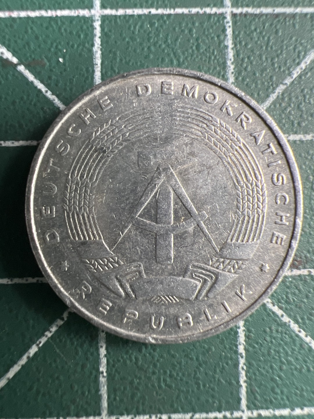 泡泡堂第260期  世界硬币 （无押金，捡漏，全场20包邮，偏远地区除外，接收代拍业务） 东德5芬尼