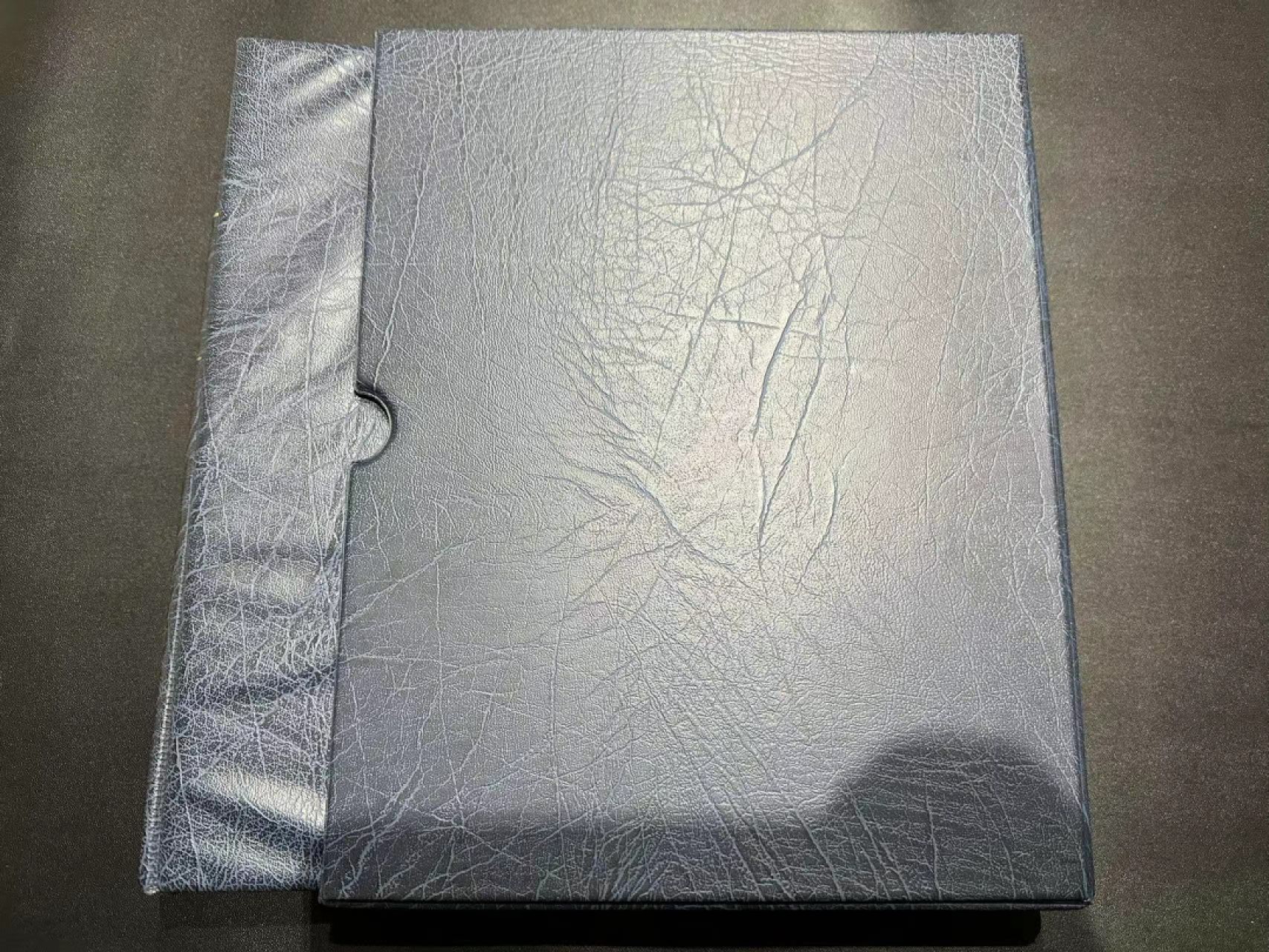 《外钞收藏家》第二百五十三期（德法意专场） 德国蓝色灯塔收藏册，带单格+2格+3格透明页+黑色分隔页（1页+10页+19页+31页），二手