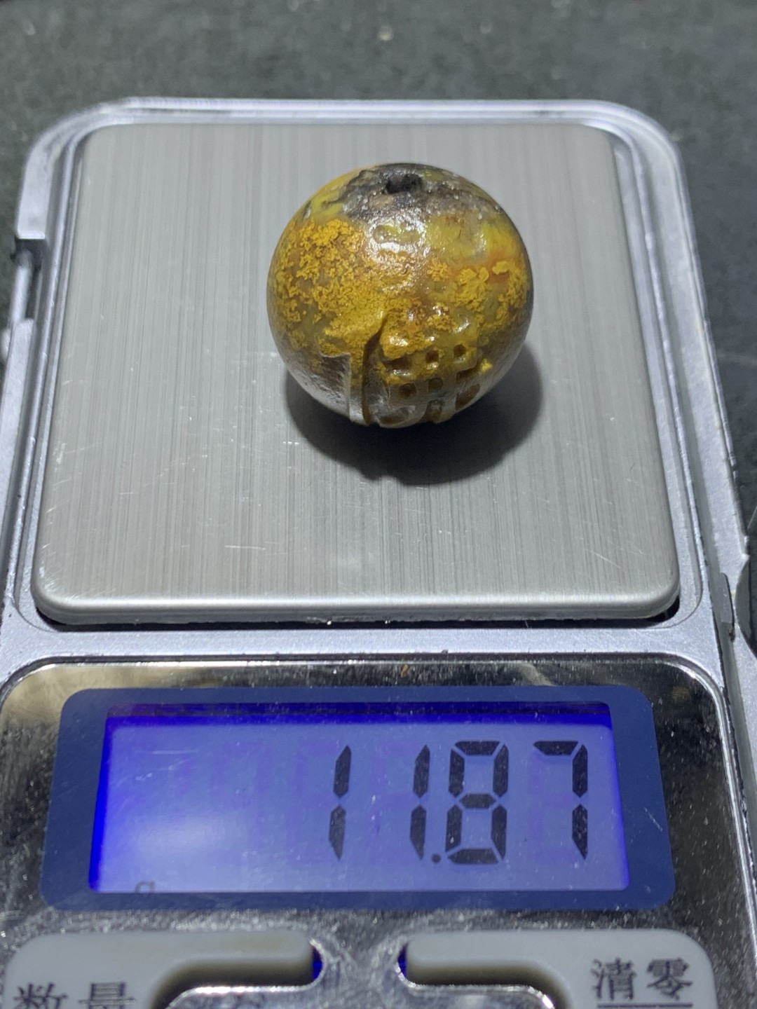 精美亚光草花纹原皮战国红玛瑙手工雕刻佛字单珠一颗！