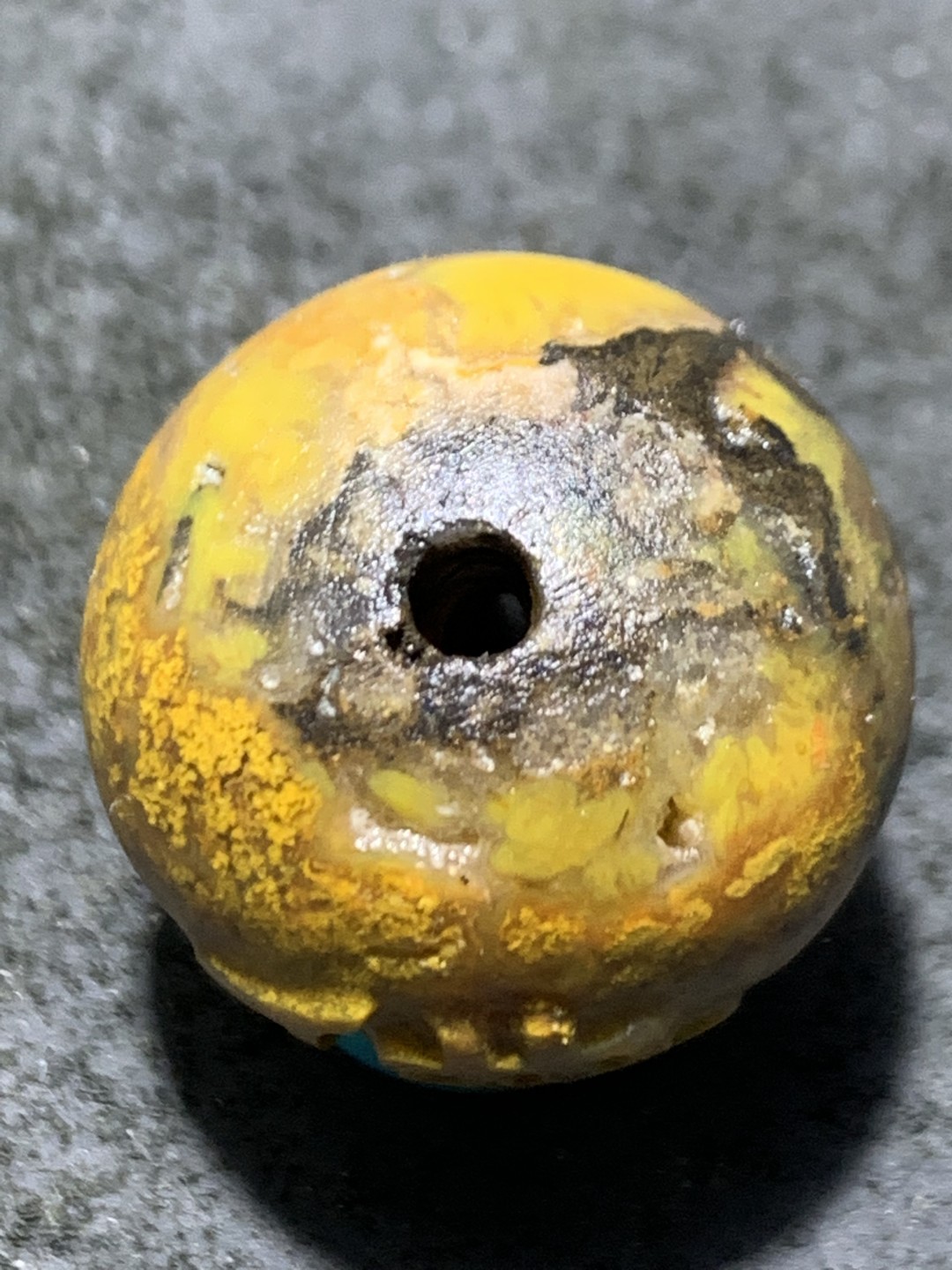 精美亚光草花纹原皮战国红玛瑙手工雕刻佛字单珠一颗！