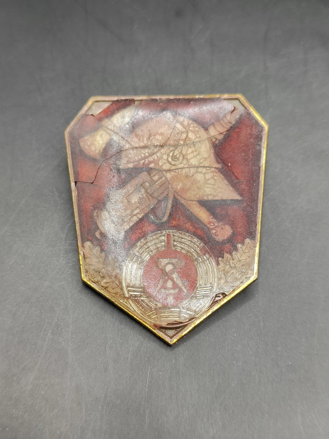 全场0元起拍 第41期 咸鱼国勋章拍卖专场 3月26日（周日）下午6：00开始 东德消防证章