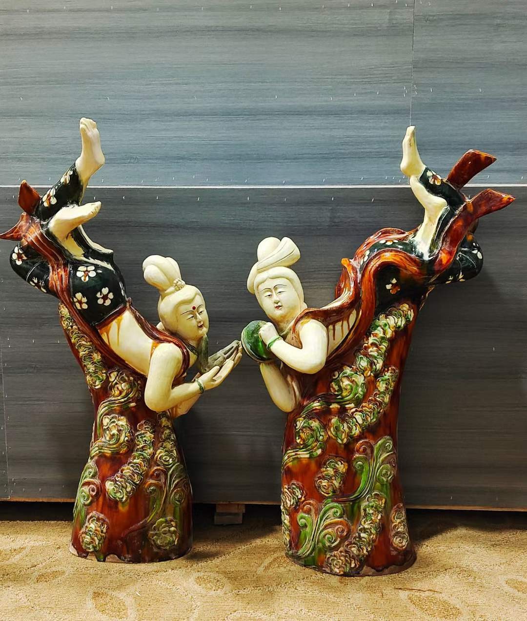 美品.精工细作唐三彩“飞天乐女俑”摆件一套，造型逼真精美，神态各异