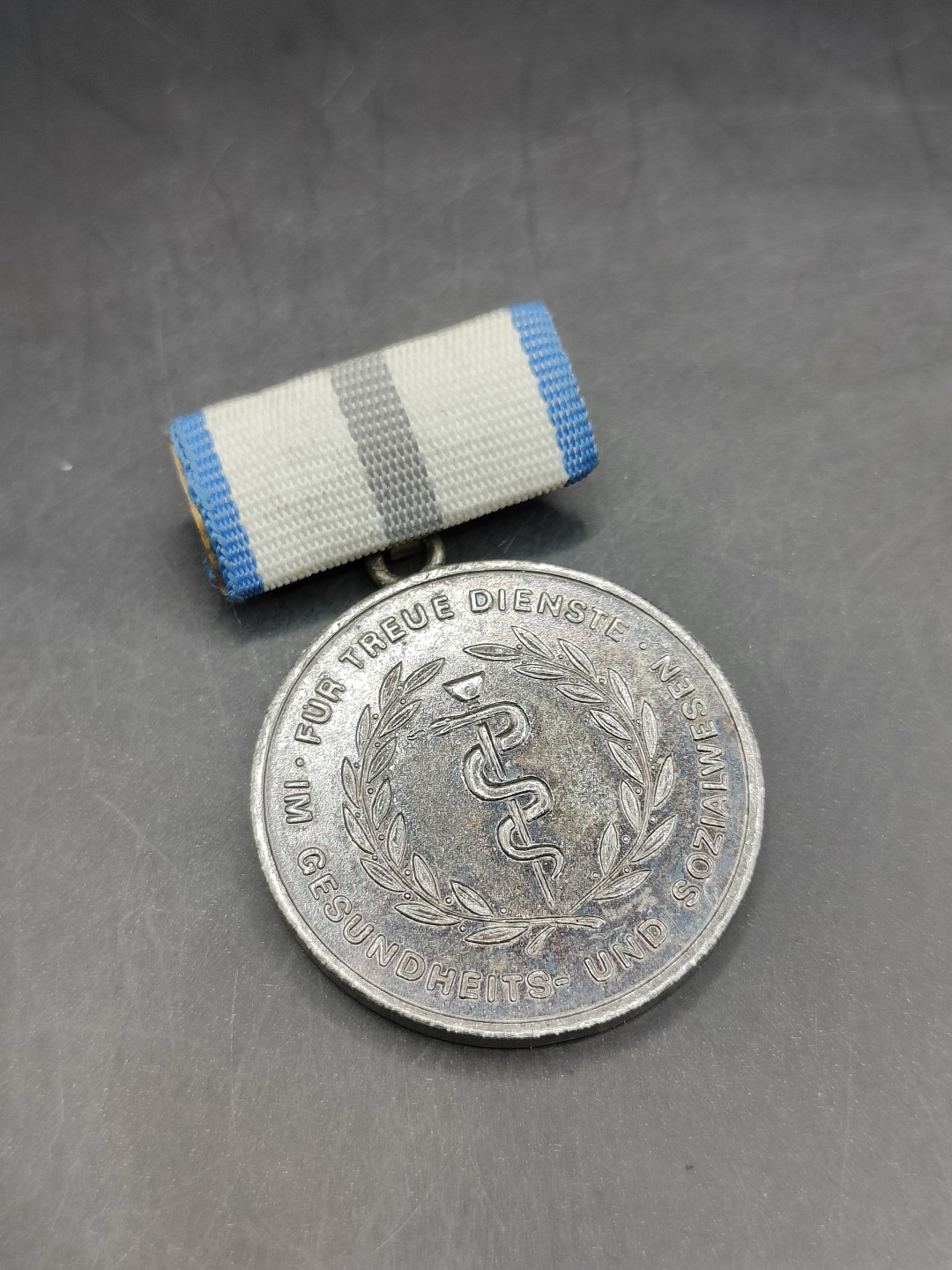 全场0元起拍 第41期 咸鱼国勋章拍卖专场 3月26日（周日）下午6：00开始 东德杰出医疗服务奖章