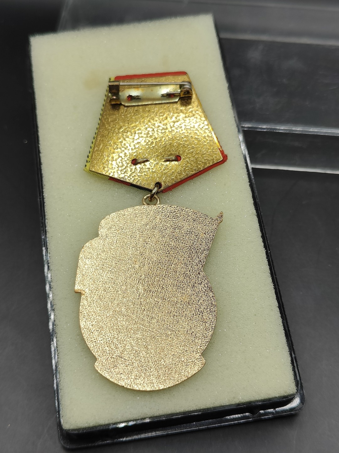 全场0元起拍 第41期 咸鱼国勋章拍卖专场 3月26日（周日）下午6：00开始 东德二级劳动红旗勋章