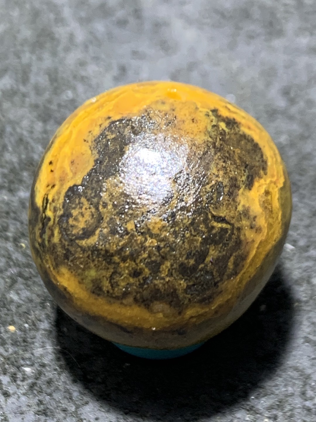 精美亚光原皮战国红玛瑙俏色巧雕雄鸡随形吊坠一个，