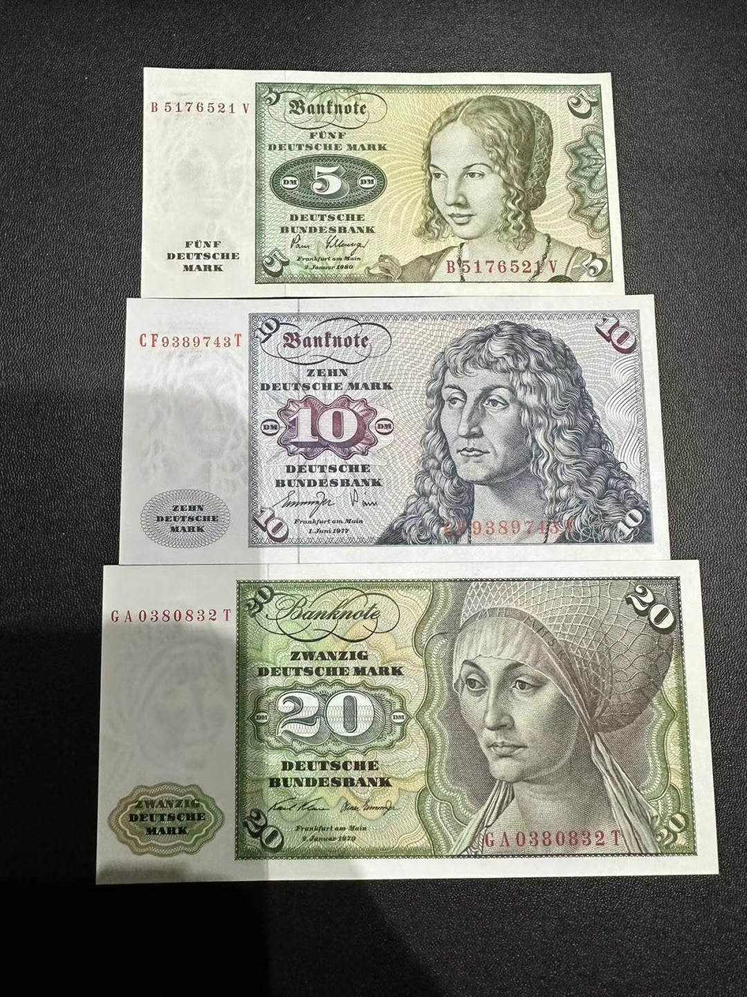 《外钞收藏家》第二百五十三期（德法意专场） 联邦德国1970-1980年小套3枚，5/10/20马克 全新UNC