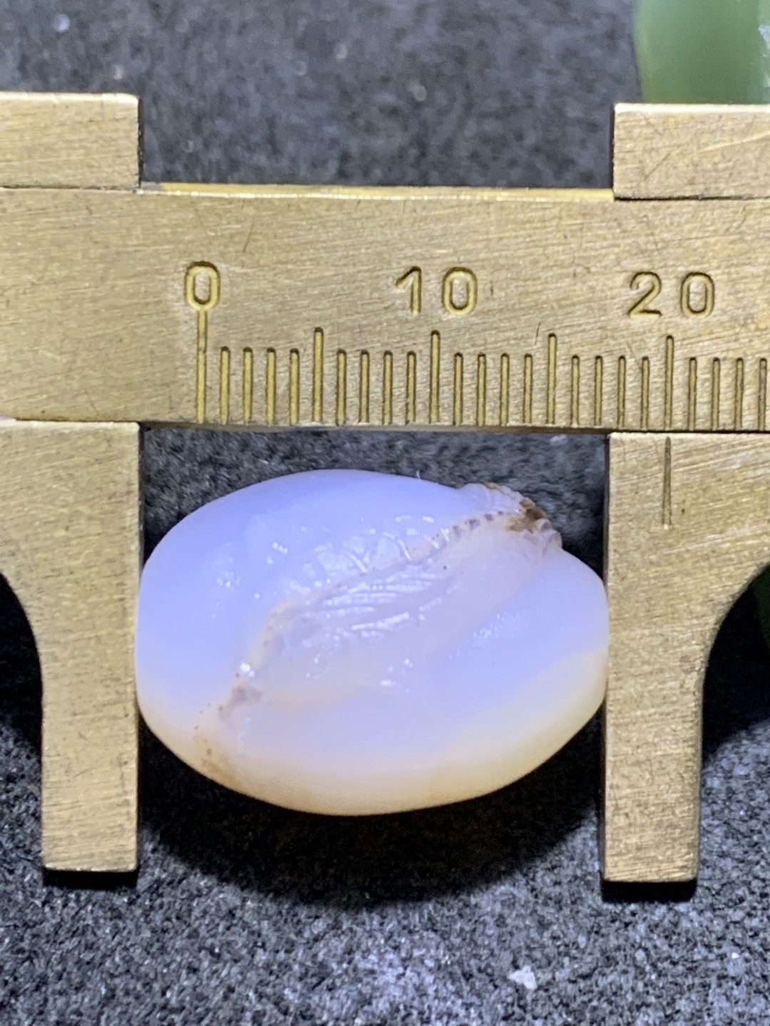 精美亚光高玉化海洋玉髓手工俏色巧雕富贵有鱼随形桶珠一个！