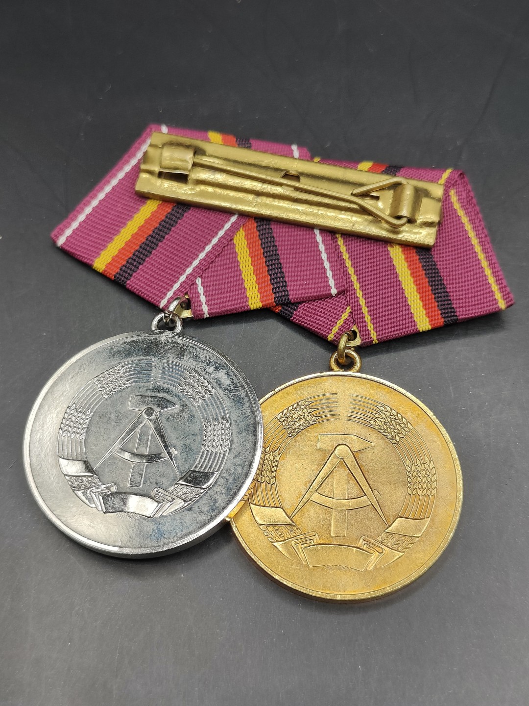 全场0元起拍 第41期 咸鱼国勋章拍卖专场 3月26日（周日）下午6：00开始 东德金级银级民防部队功绩奖章二连挂