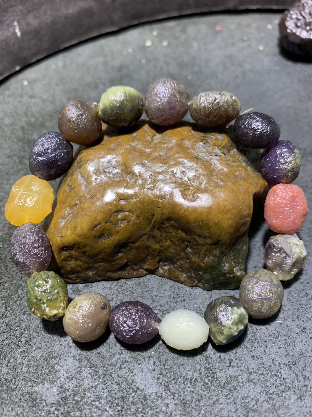 精美阿拉善紫罗兰系多宝筋脉石原石手串一条，