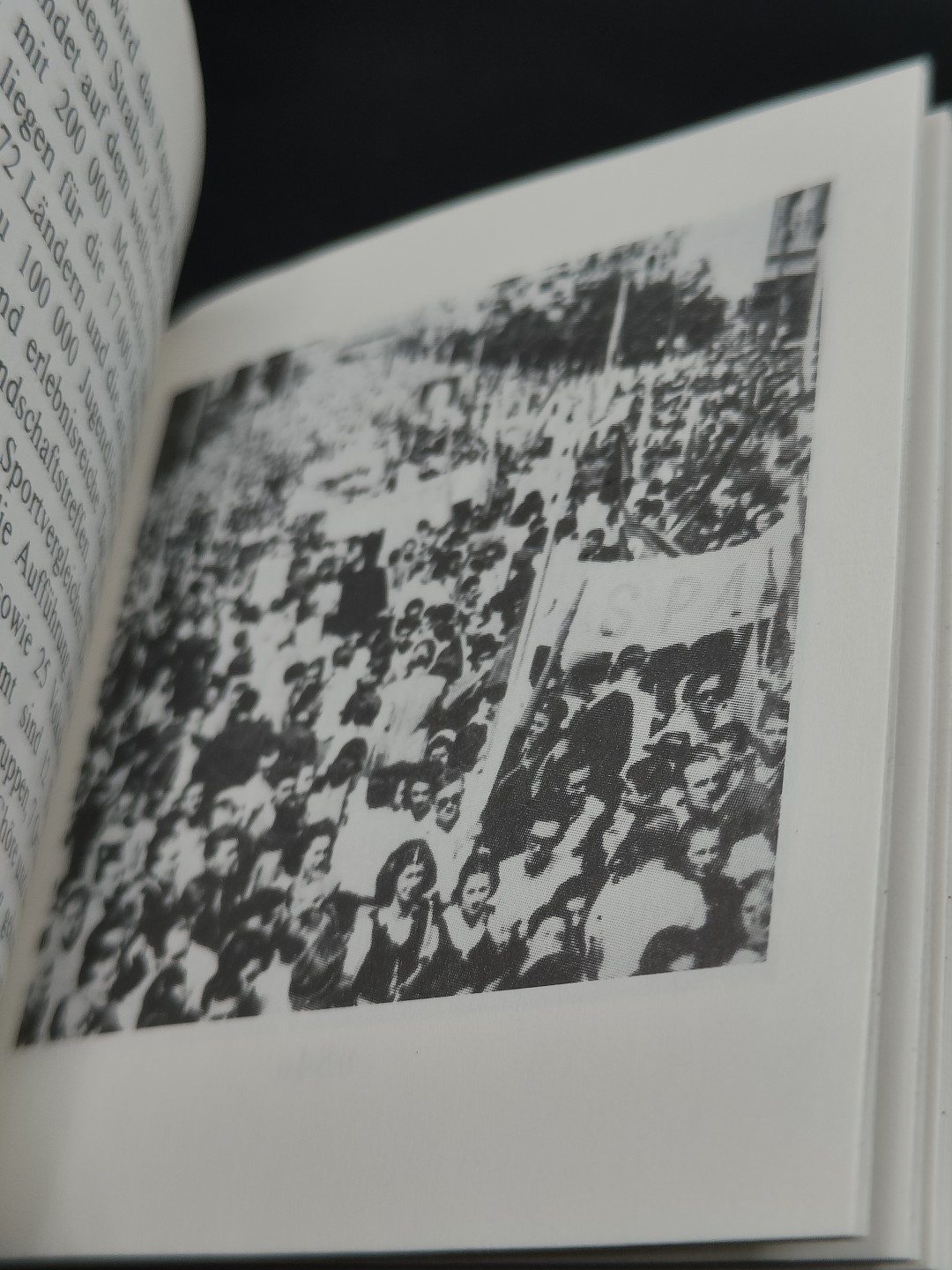 全场0元起拍 第41期 咸鱼国勋章拍卖专场 3月26日（周日）下午6：00开始 东德fdj青年团袖珍书 彩页350页左右